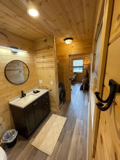 Cozy 1 Bedroom Cabin In The Heart Of Jonesborough Exterior foto